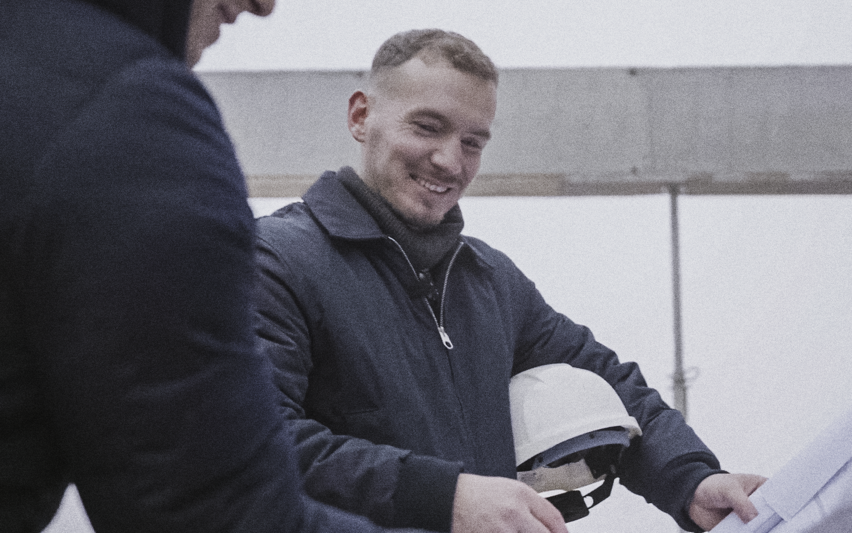 Architekt Daniel Kałuziński przy pracy nad projektem